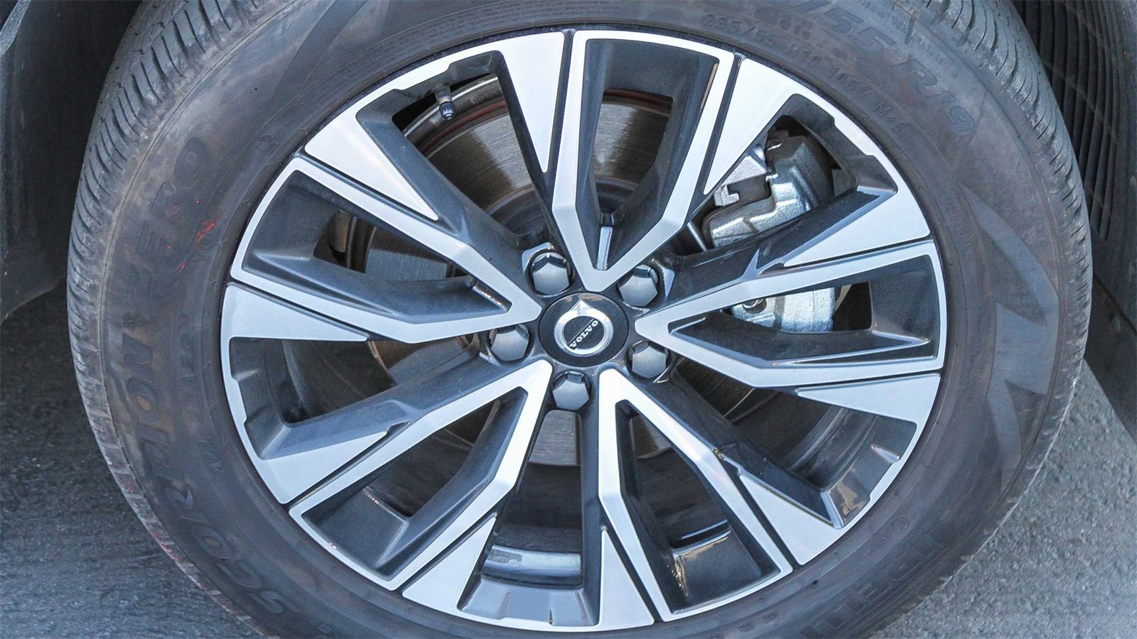 Used 2025 Volvo XC60 B5 Plus image 12