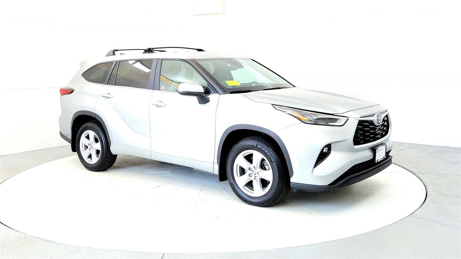 Used 2023 Toyota Highlander LE image 7