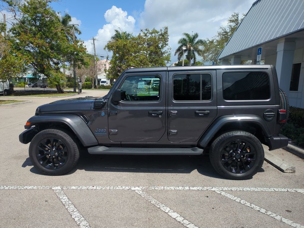 Used 2025 Jeep Wrangler Sahara 4xe image 9