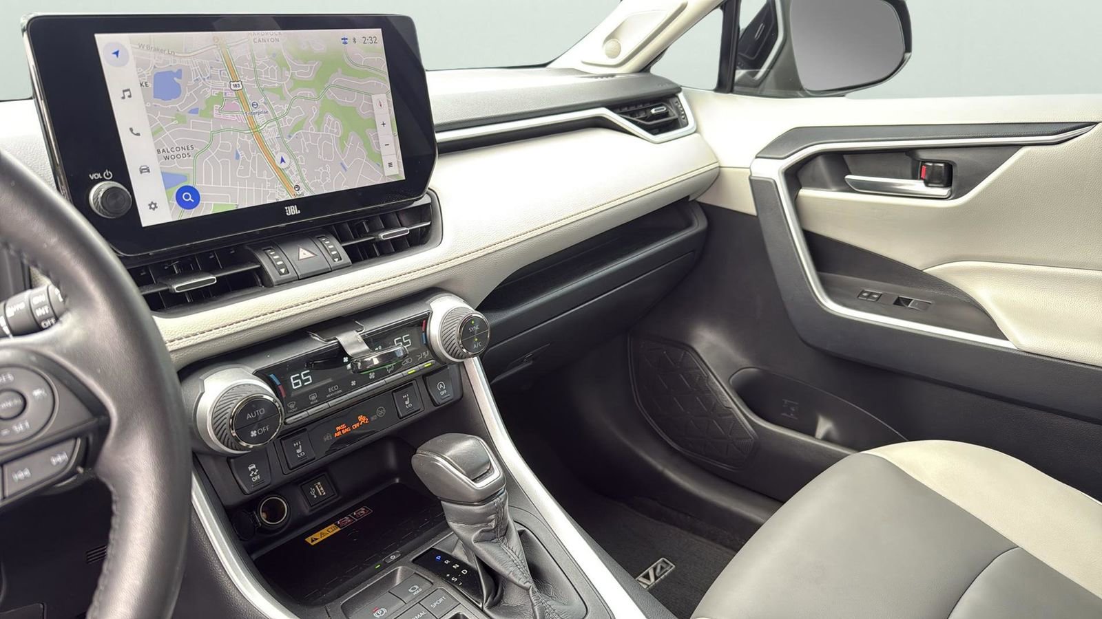 Used 2024 Toyota RAV4 XLE Premium image 20