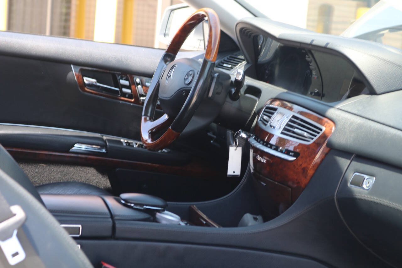 Used 2010 Mercedes-Benz CL 550 4MATIC image 28