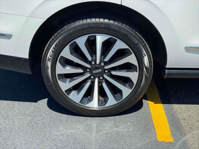 Certified 2024 Lincoln Navigator Reserve AWD/4WD image 10