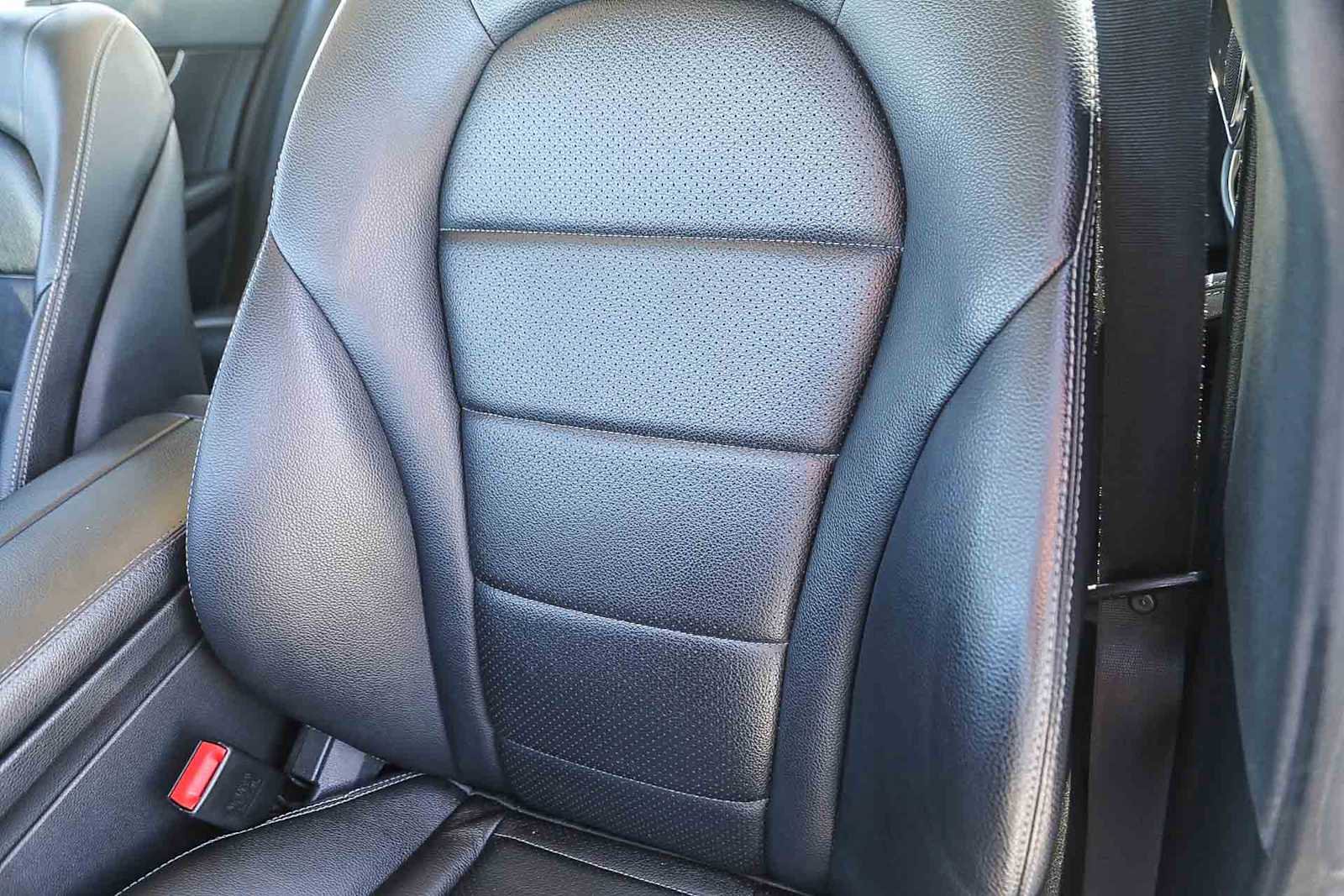 Used 2018 Mercedes-Benz C 300 4MATIC Sedan image 24