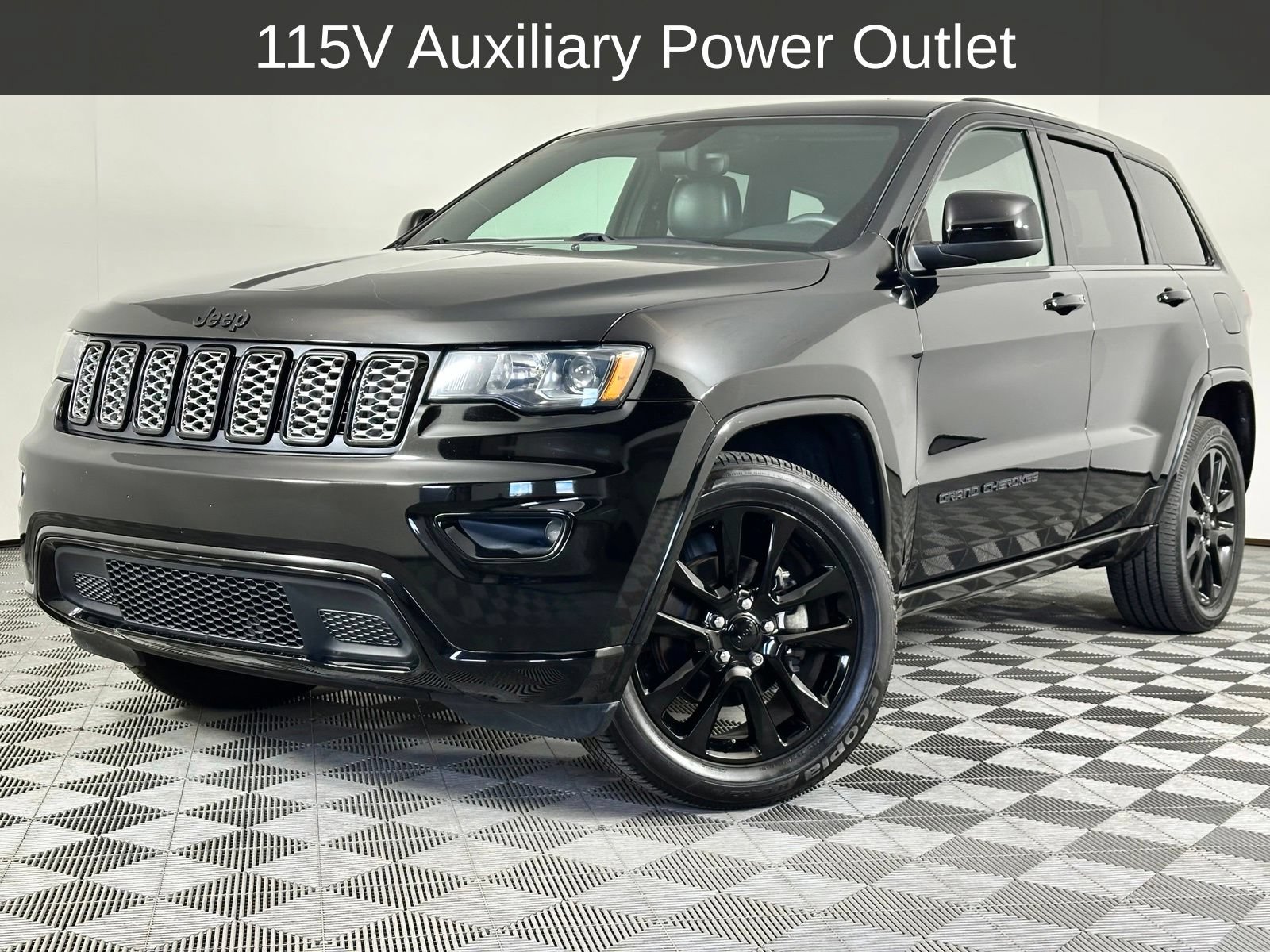 Used 2018 Jeep Grand Cherokee Altitude RWD image 29