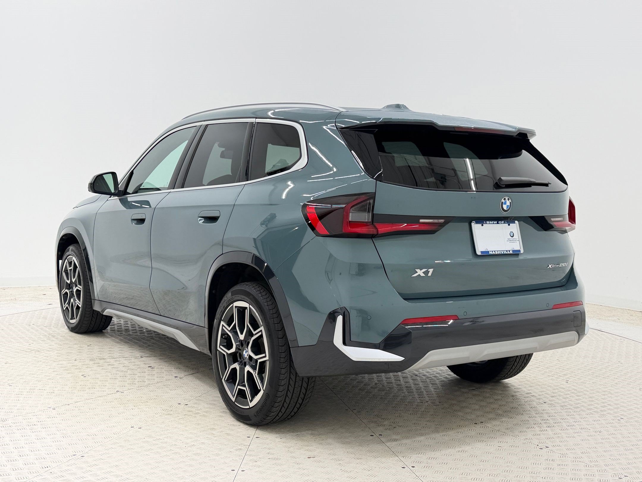 Used 2026 BMW X1 xDrive28i AWD/4WD image 3