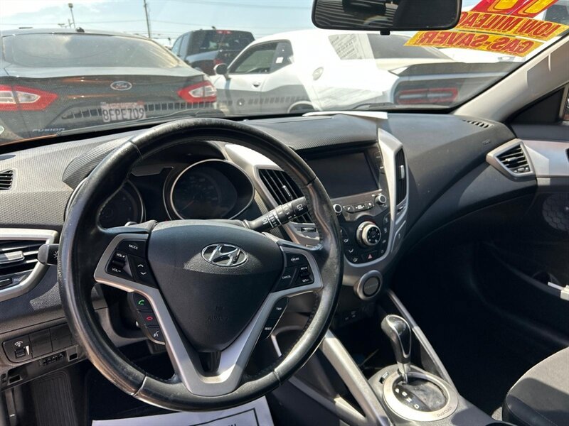 Used 2017 Hyundai Veloster FWD image 19