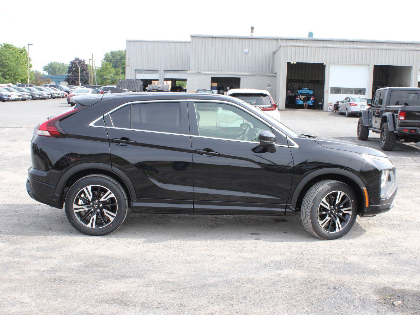 New 2025 Mitsubishi Eclipse Cross SEL image 11