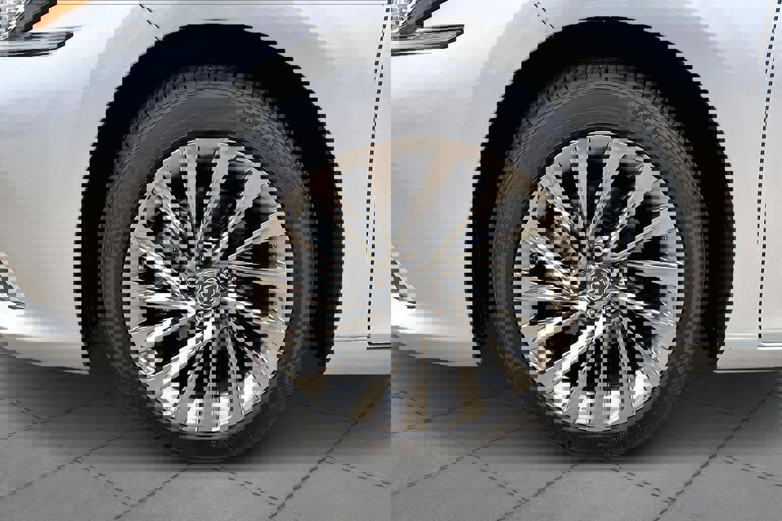 Used 2024 Lexus ES 350 Luxury w/ Technology Package image 11