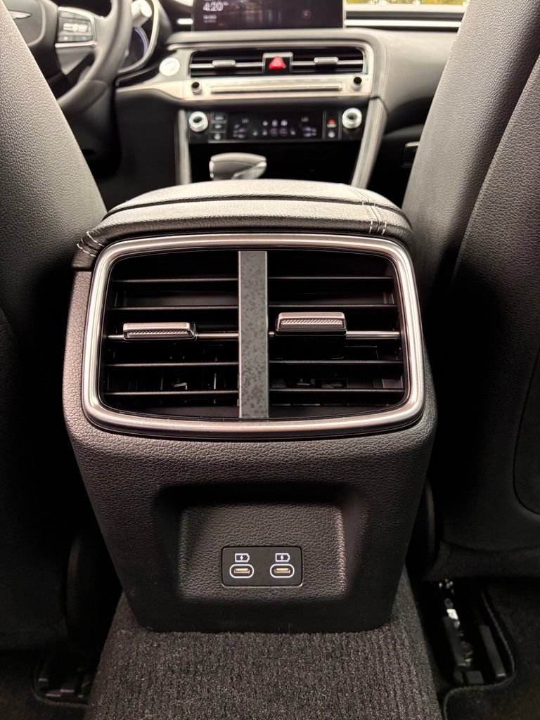 Used 2025 Genesis G70 2.5T AWD/4WD image 15