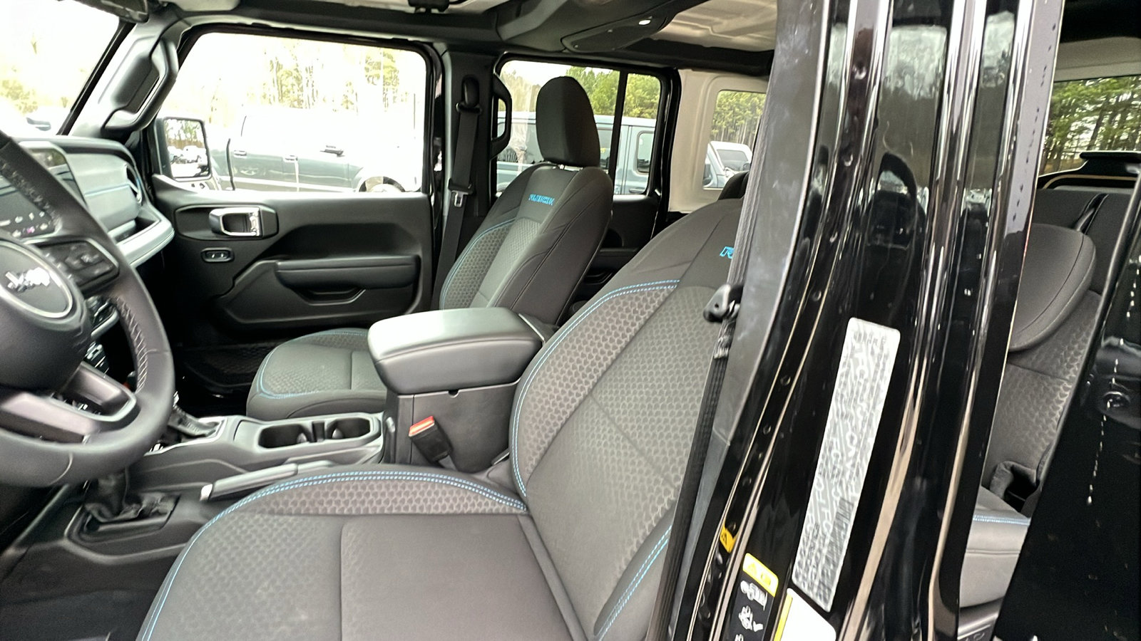 Used 2025 Jeep Wrangler Unlimited Rubicon 4xe w/ Convenience Group image 17