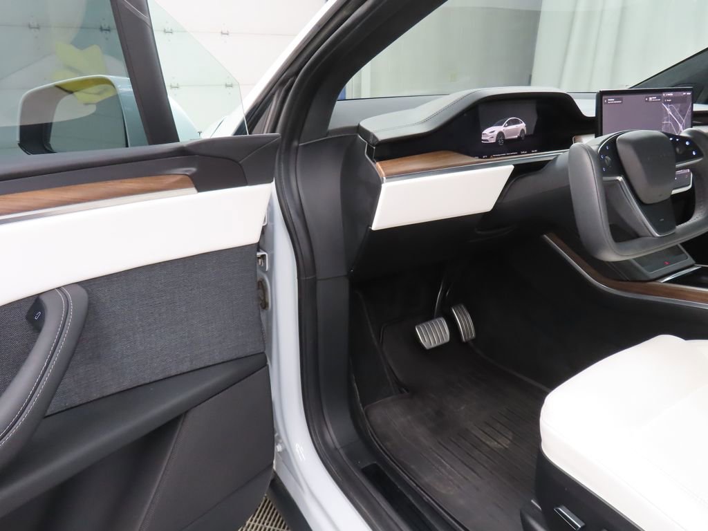Used 2023 Tesla Model X image 54