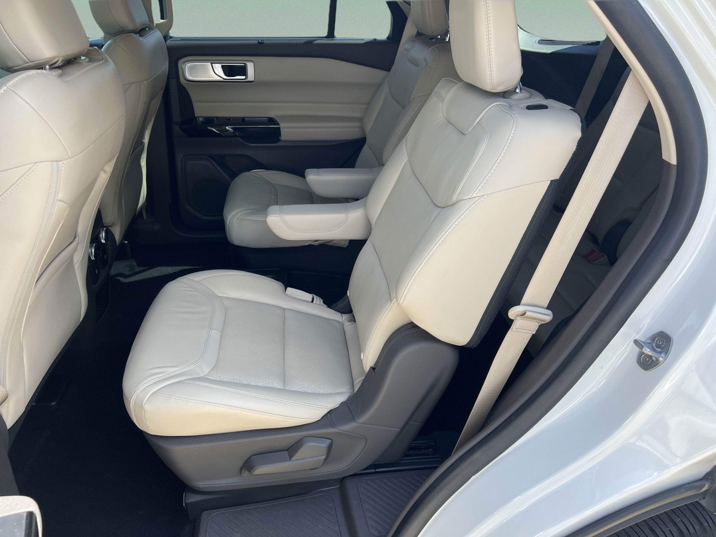 Used 2021 Ford Explorer Platinum w/ Equipment Group 601A AWD/4WD image 26