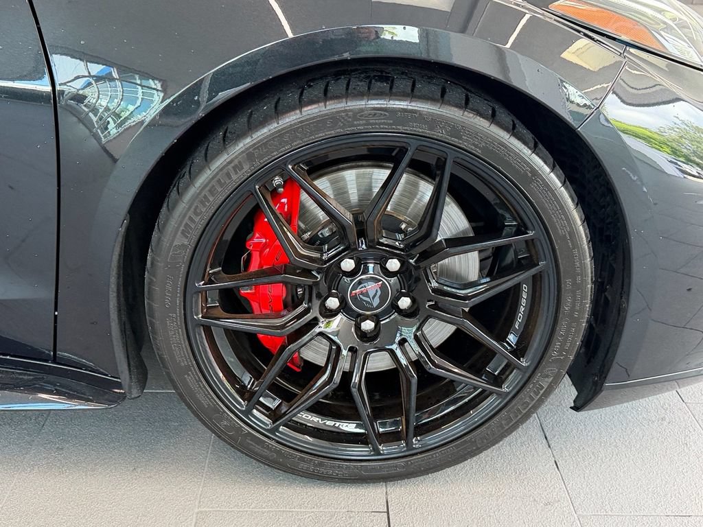 Used 2024 Chevrolet Corvette Z06 RWD image 16