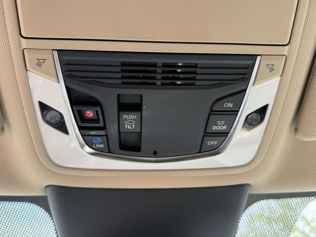 Used 2025 Acura TLX w/ Technology Package image 25