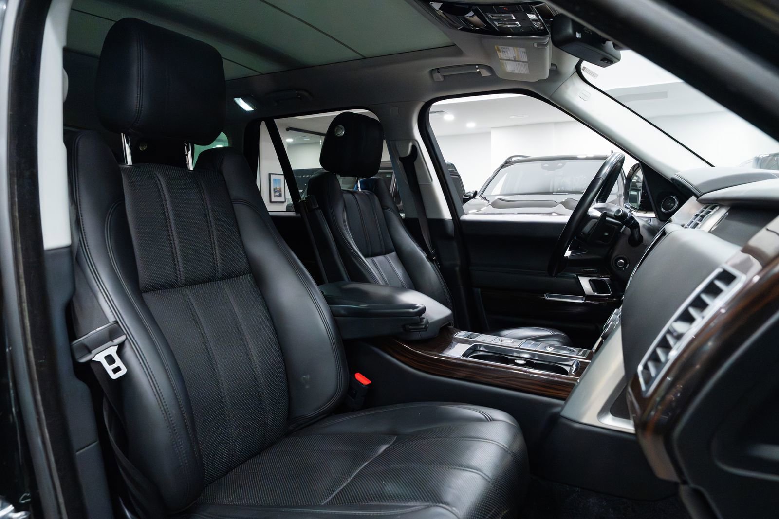 Used 2016 Land Rover Range Rover HSE image 10