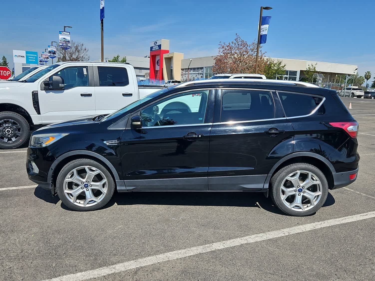 Used 2017 Ford Escape Titanium image 5