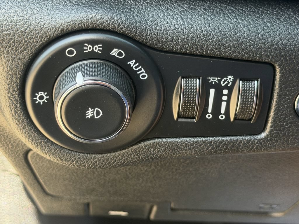 Used 2015 Chrysler 200 S w/ Navigation & Sound Group I AWD/4WD image 20