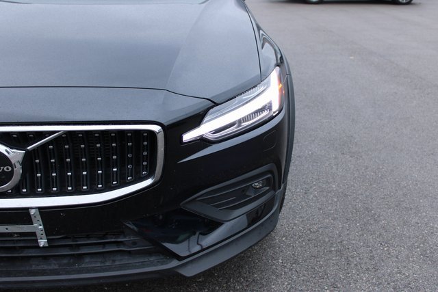 Used 2025 Volvo V60 B5 Cross Country Plus image 43