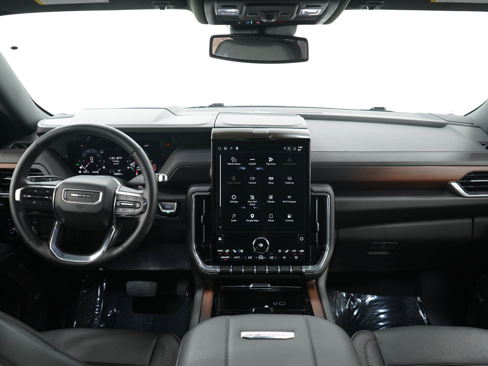 Used 2025 GMC Yukon XL Denali AWD/4WD image 18