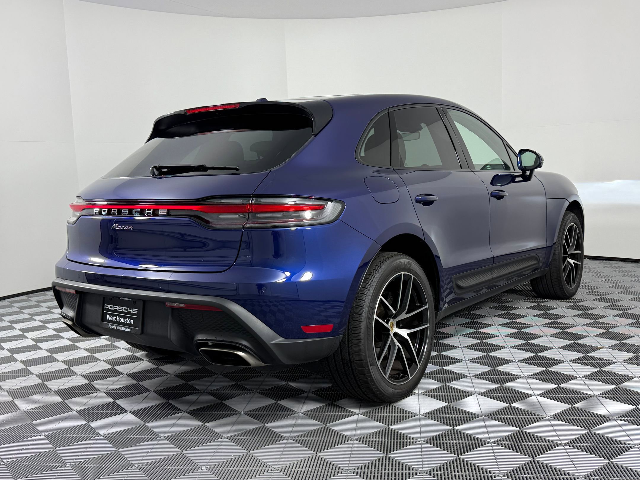 New 2025 Porsche Macan image 9