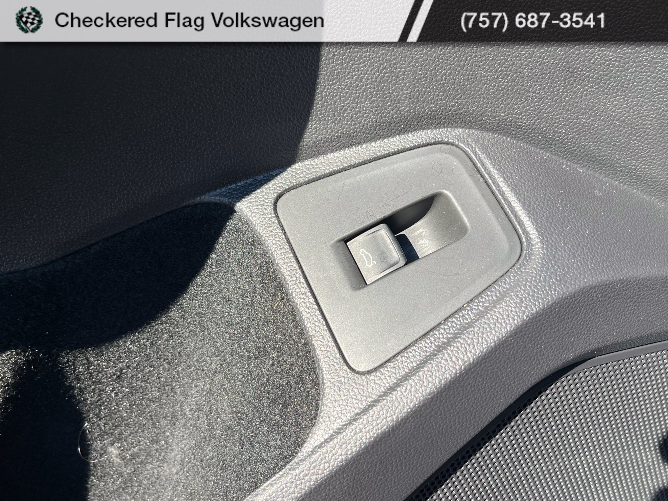 Used 2024 Volkswagen Tiguan SEL R-Line AWD/4WD image 19