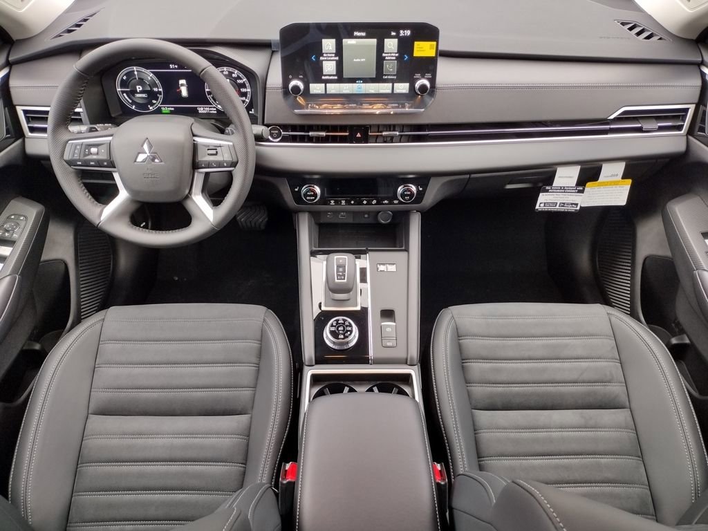 New 2025 Mitsubishi Outlander SE image 2