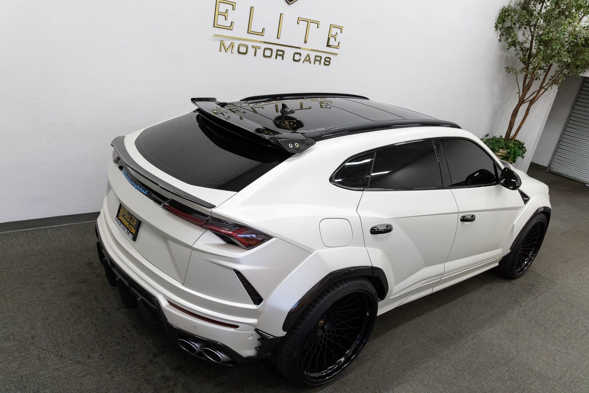 Used 2020 Lamborghini Urus AWD/4WD image 23