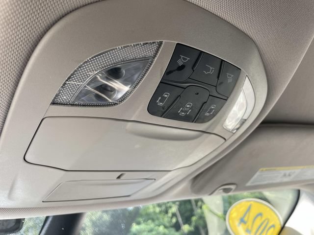 Used 2024 Chrysler Pacifica Touring-L FWD image 27