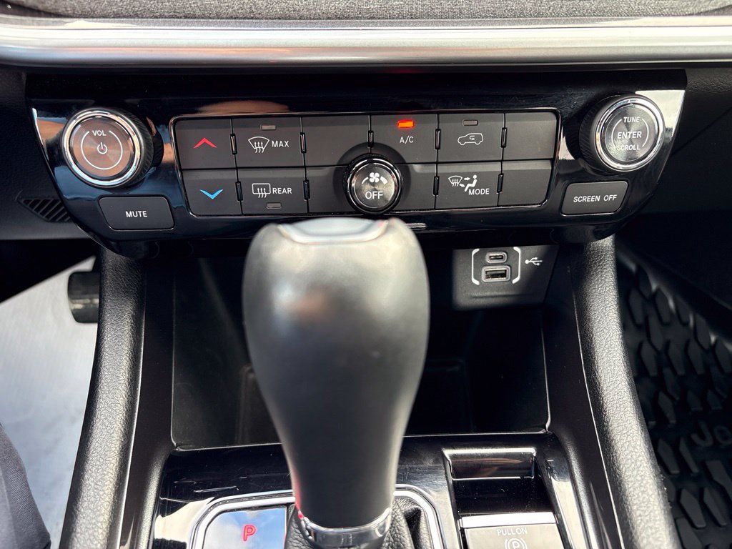 Used 2023 Jeep Compass Latitude w/ Sun and Sound Group AWD/4WD image 30