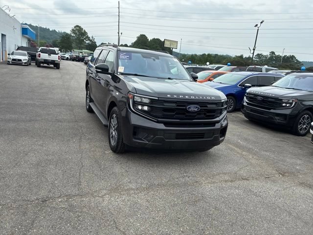 Used 2025 Ford Expedition Active AWD/4WD image 4