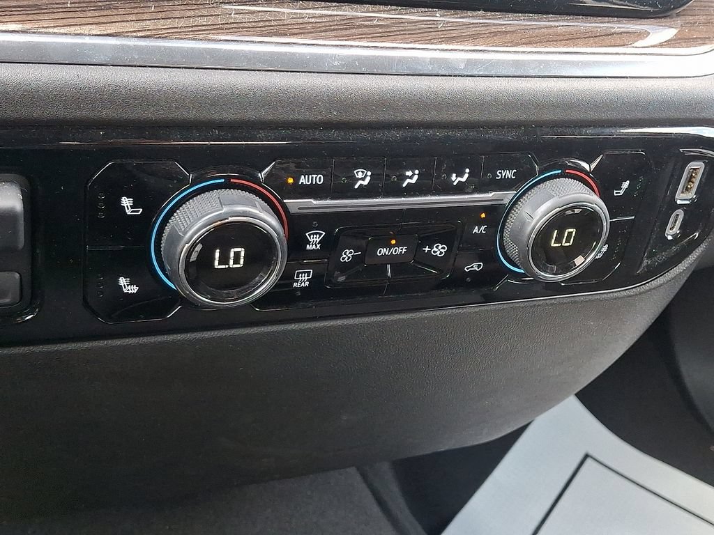 Used 2025 Chevrolet Silverado 1500 LT AWD/4WD image 15