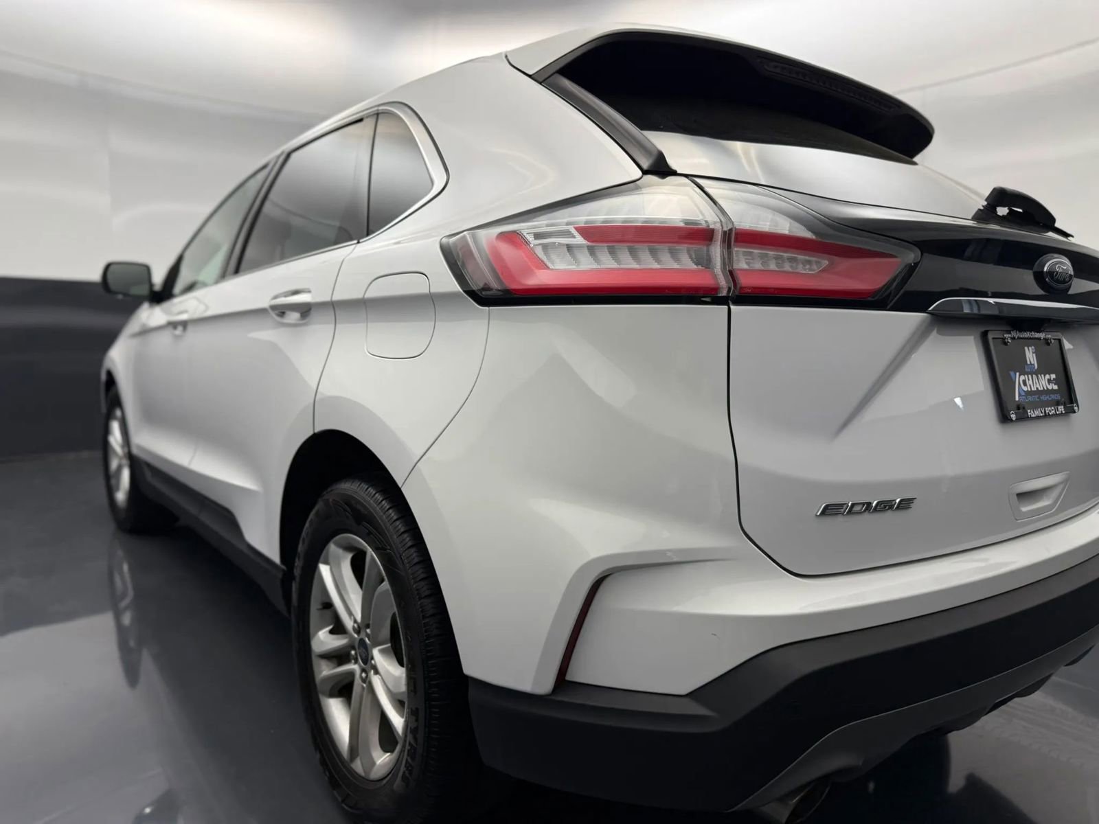 Used 2019 Ford Edge SEL w/ Equipment Group 201A AWD/4WD image 8