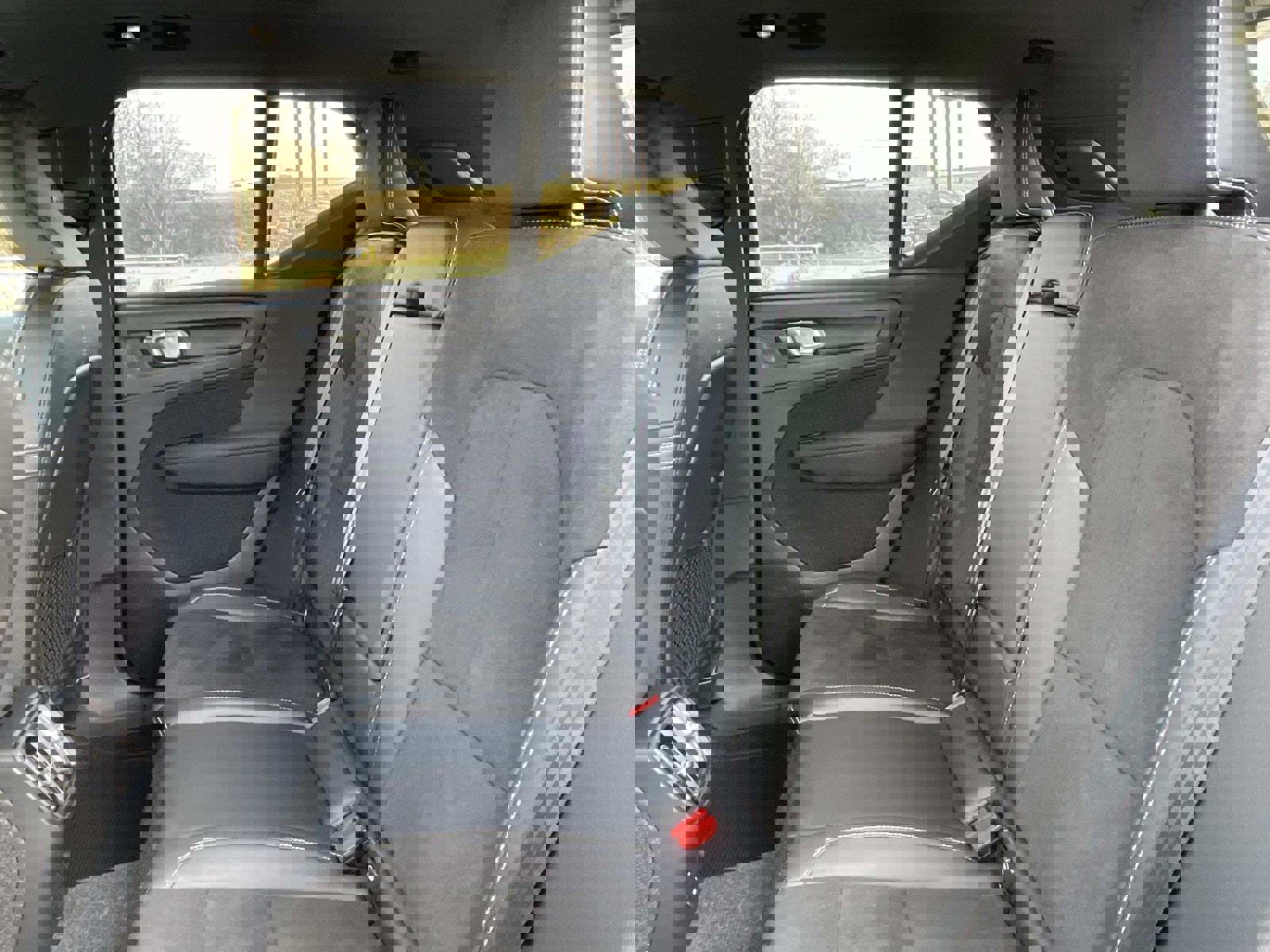 Certified 2022 Volvo XC40 P8 Recharge Plus image 12