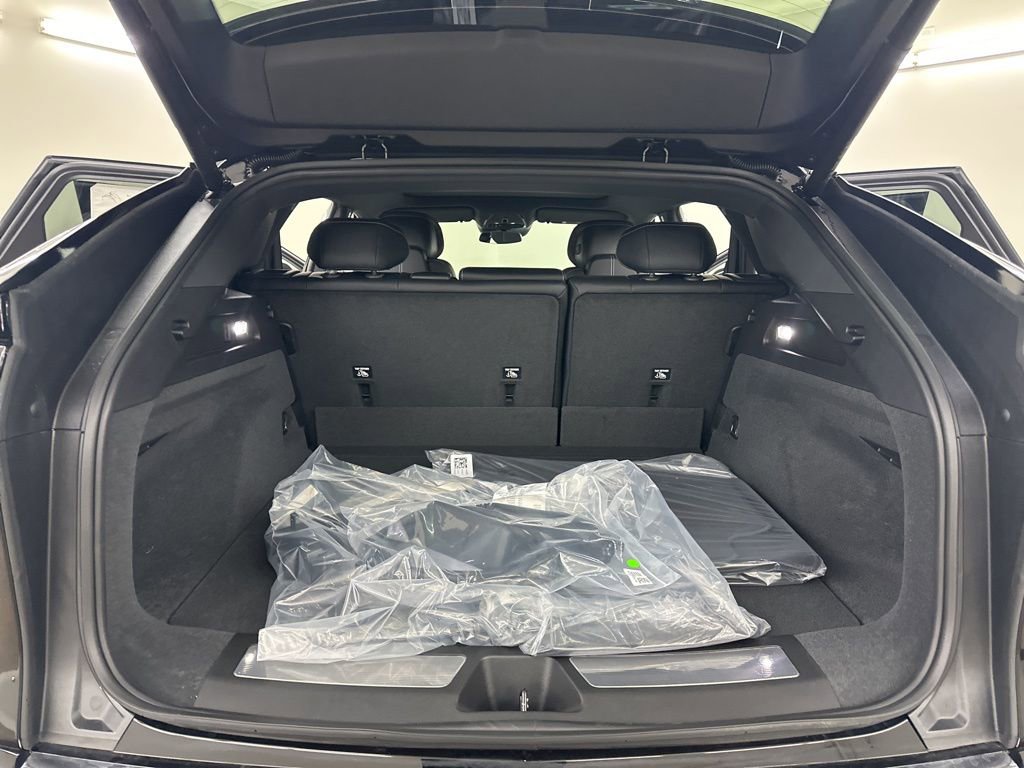 New 2026 Cadillac Lyriq Luxury image 24