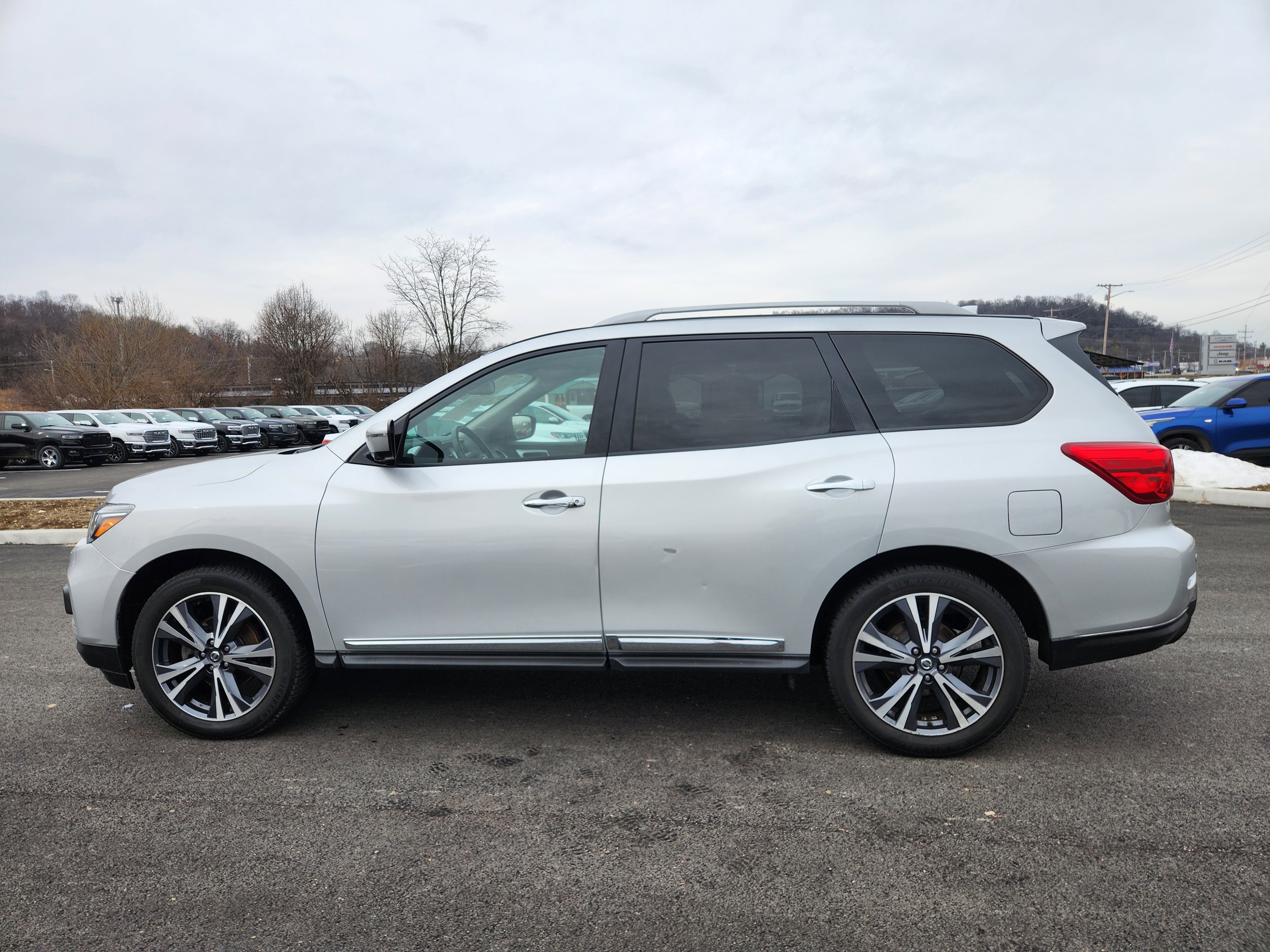 Used 2020 Nissan Pathfinder Platinum image 19