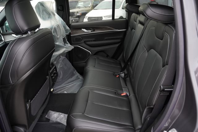 New 2026 Jeep Grand Cherokee Limited w/ Luxury Tech Group II image 11