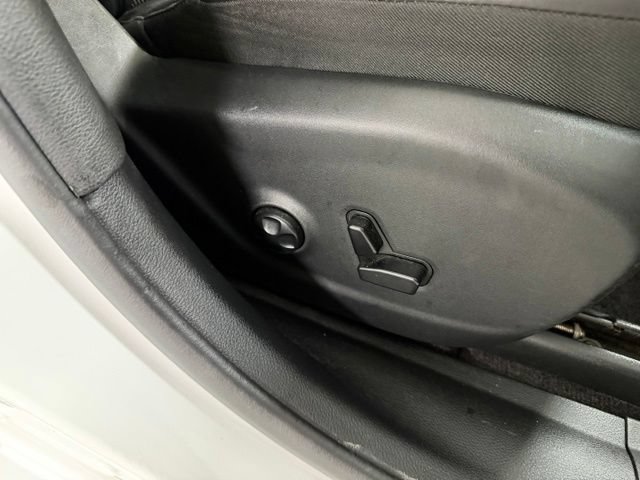 Used 2017 Jeep Cherokee Overland w/ Technology Group AWD/4WD image 25