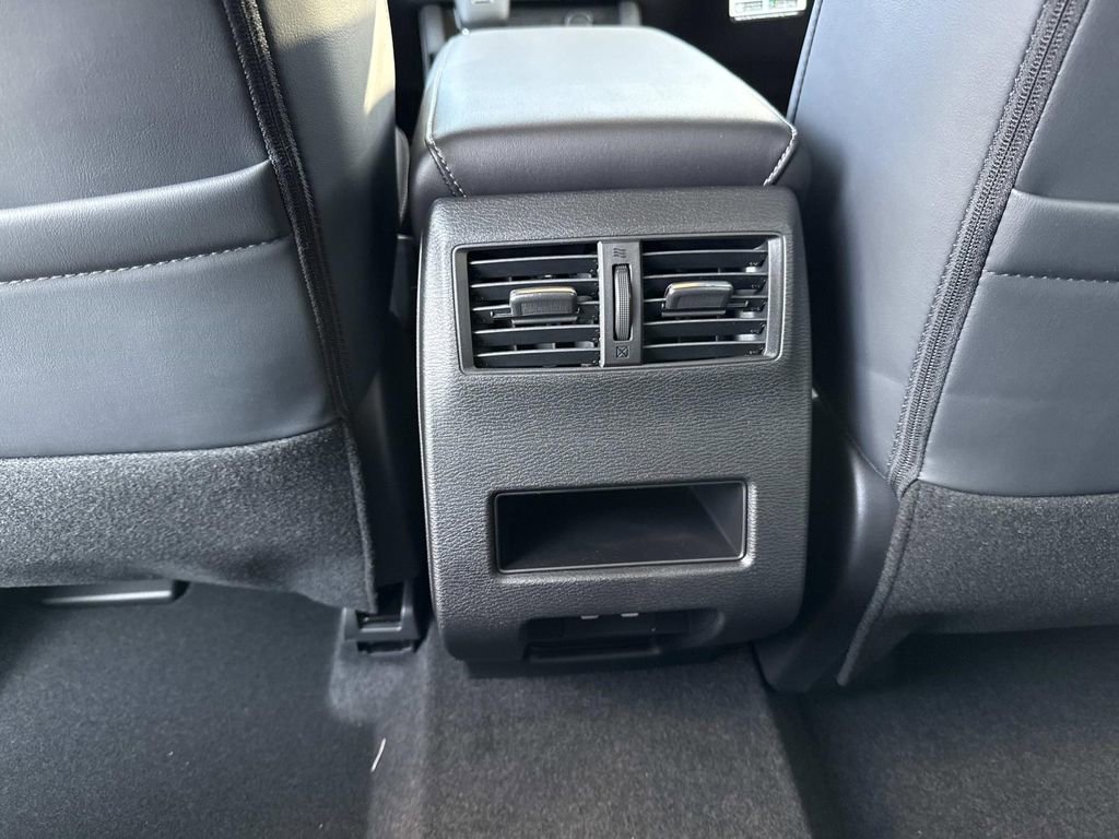 New 2026 Mitsubishi Outlander SE image 17