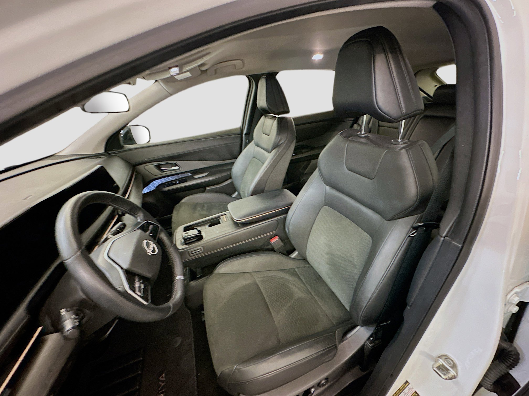 Used 2024 Nissan Ariya AWD image 13