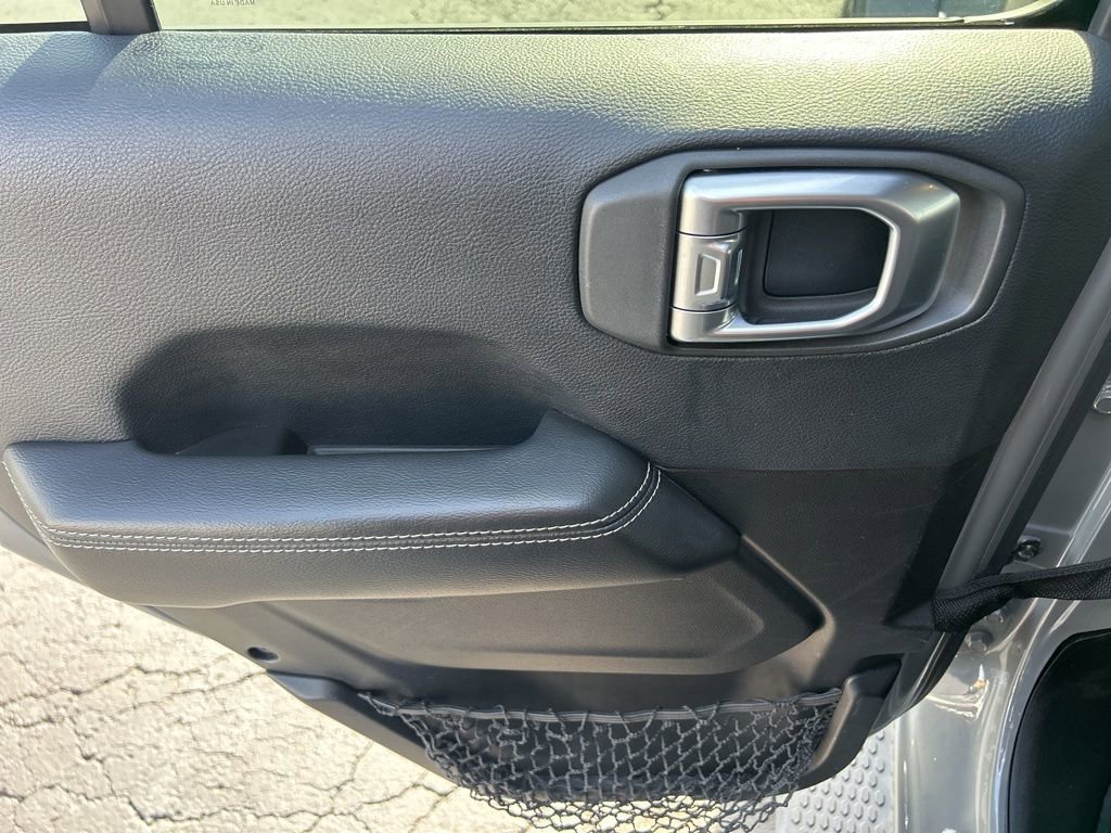 Used 2018 Jeep Wrangler Unlimited Sahara image 37