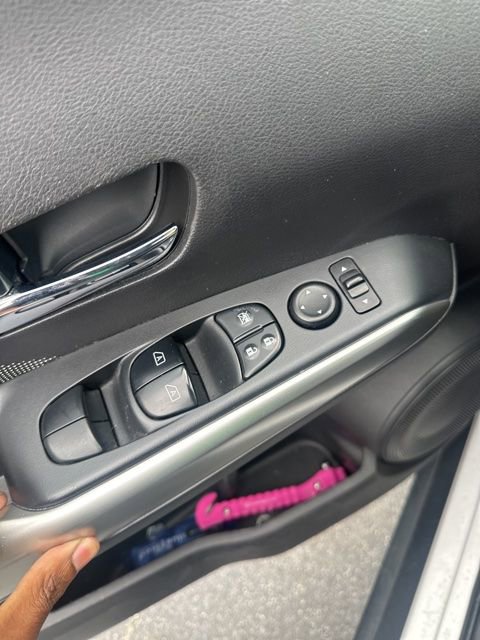 Used 2018 Nissan Kicks SV FWD image 13