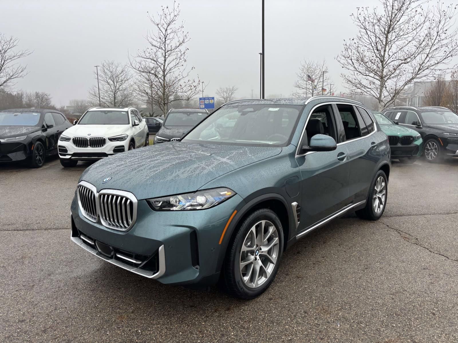 New 2026 BMW X5 xDrive50e w/ Premium Package AWD/4WD image 3