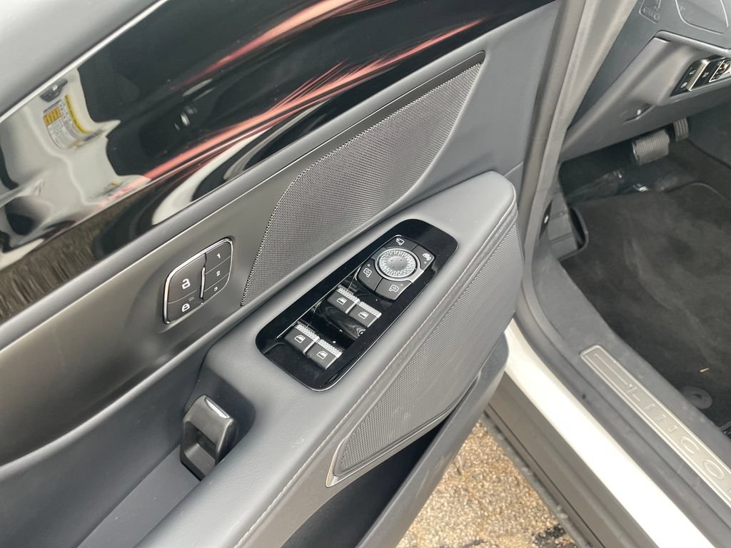 New 2026 Lincoln Nautilus Premier AWD/4WD image 11