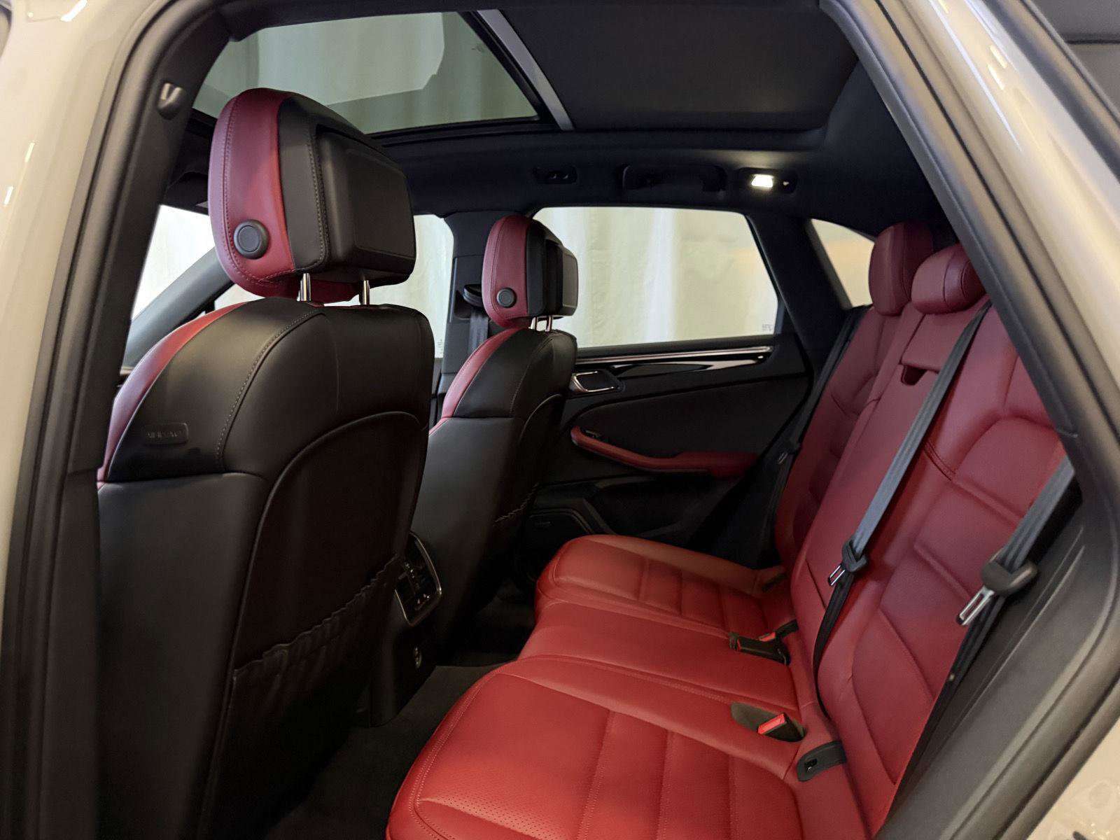 Used 2025 Porsche Macan S image 24