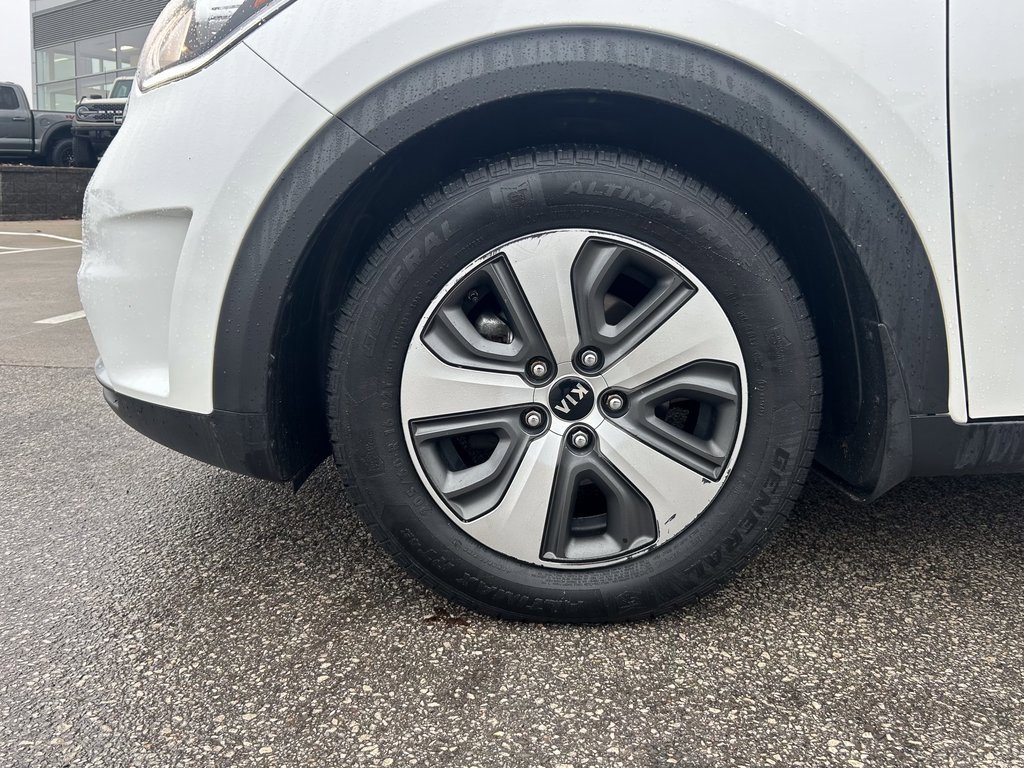 Used 2018 Kia Niro LX image 28