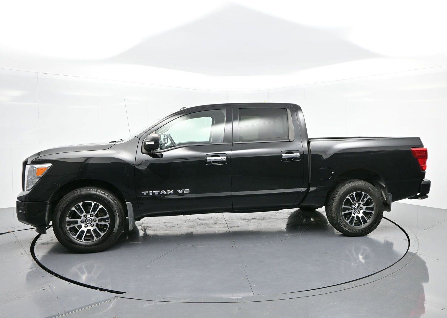 Used 2020 Nissan Titan SV w/ SV Convenience Package image 4