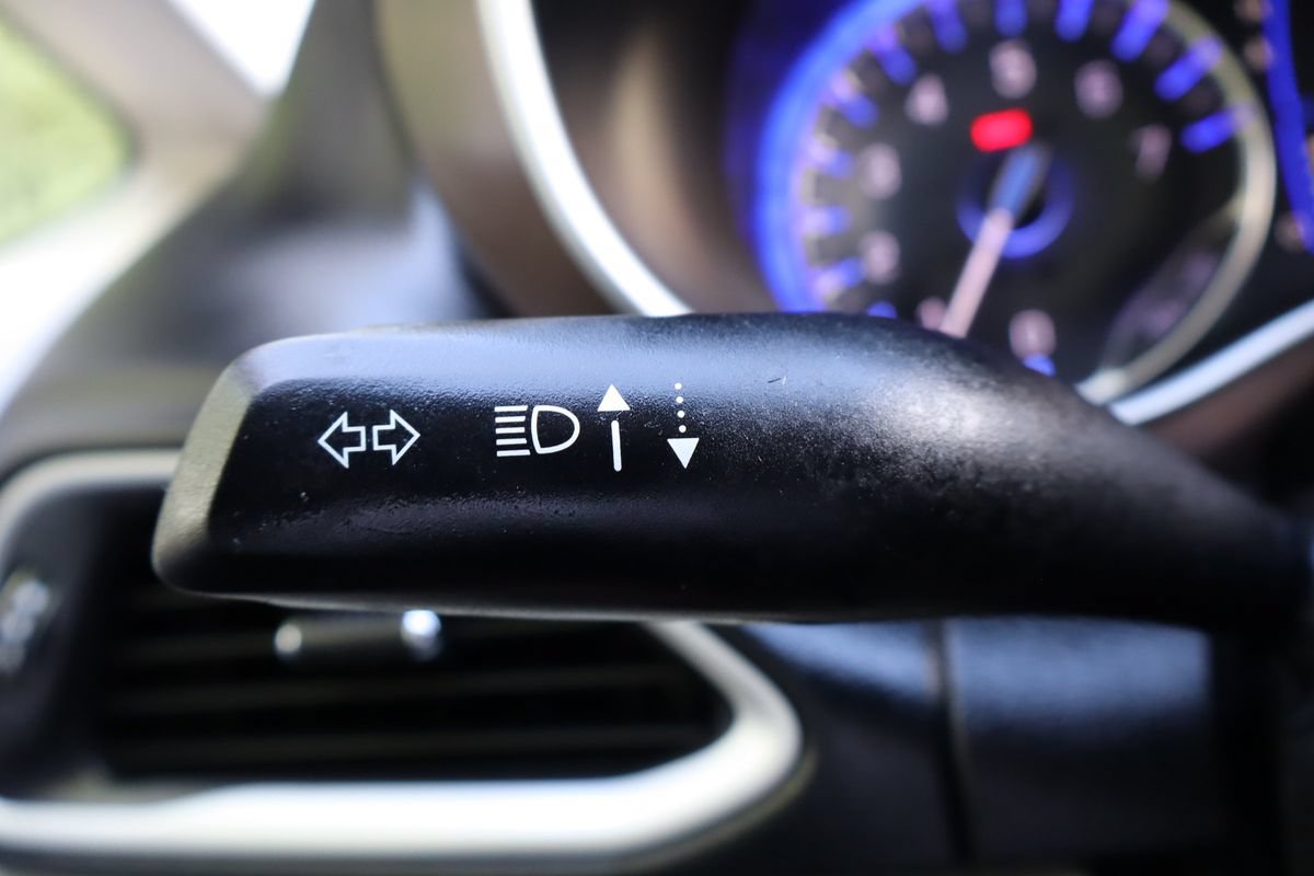 Used 2022 Chrysler Voyager LX FWD image 31