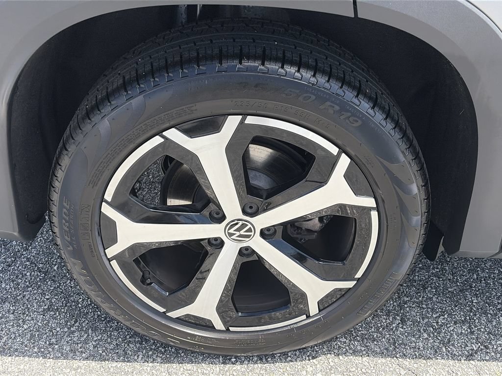 Used 2025 Volkswagen Tiguan SE FWD image 24