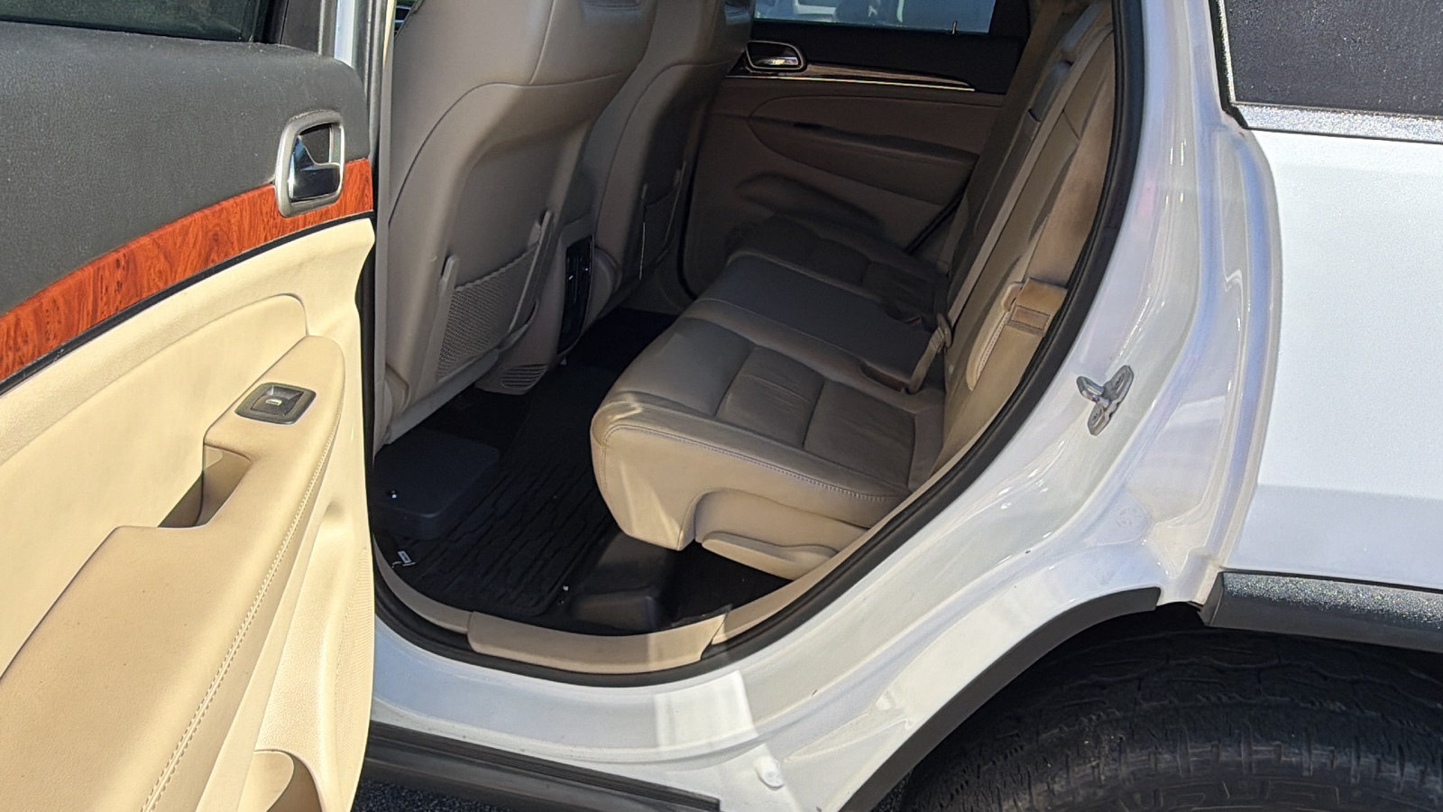 Used 2013 Jeep Grand Cherokee Limited AWD/4WD image 24