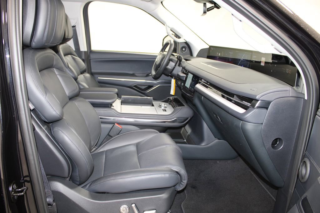 New 2026 Lincoln Navigator L Premier AWD/4WD image 30